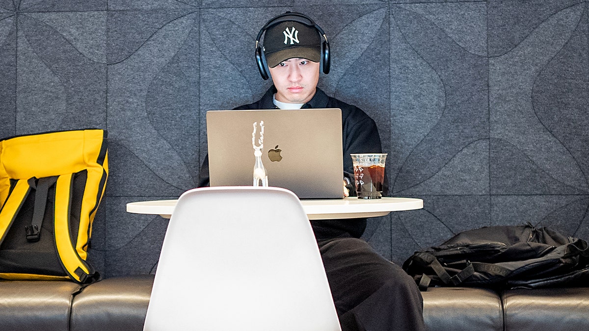 [aggregator] downloaded image for imported item #43944