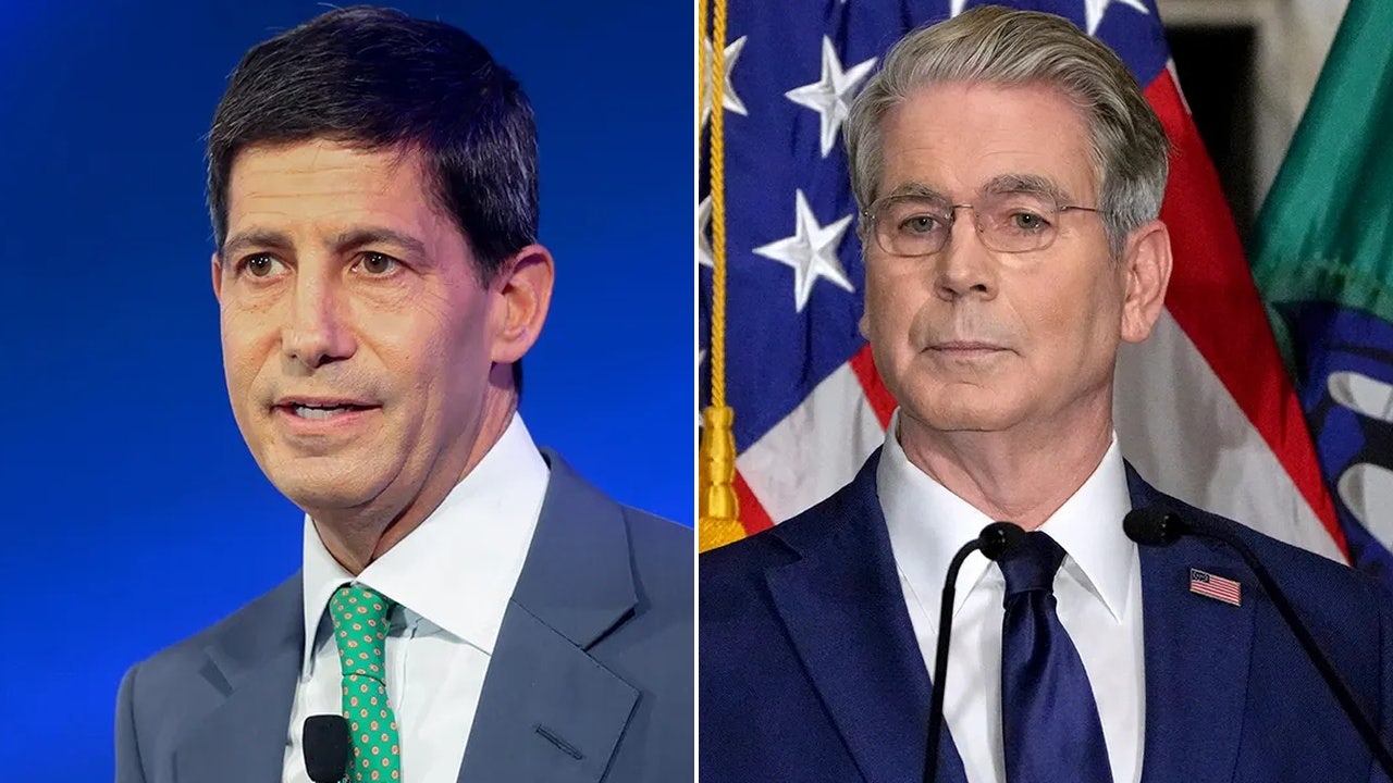 MARK HALPERIN: Trump picked Warsh and Bessent to fix the economy. Now they may collide image
